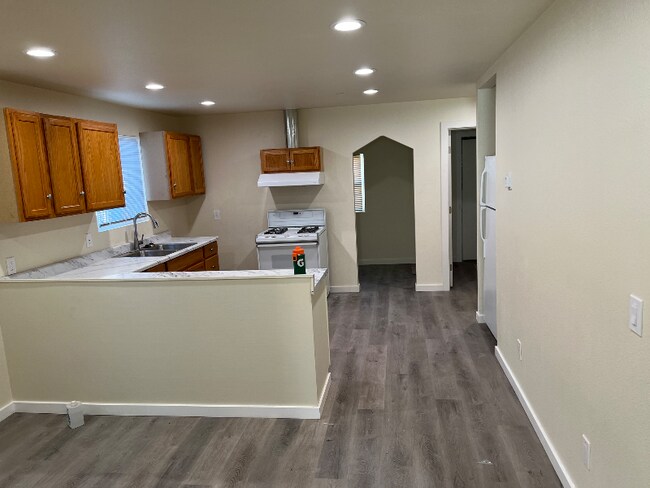1585 Sebastopol Rd in Santa Rosa, CA - Building Photo - Building Photo