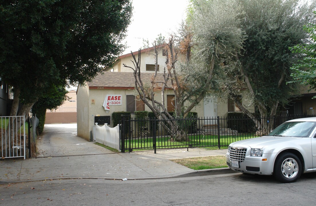 14218 Delano St in Van Nuys, CA - Building Photo