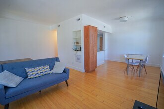 607 Westgate Ave, Unit C in University City, MO - Foto de edificio - Building Photo