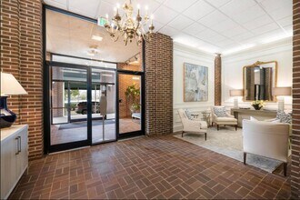 14 Lockwood Dr in Charleston, SC - Building Photo - Building Photo