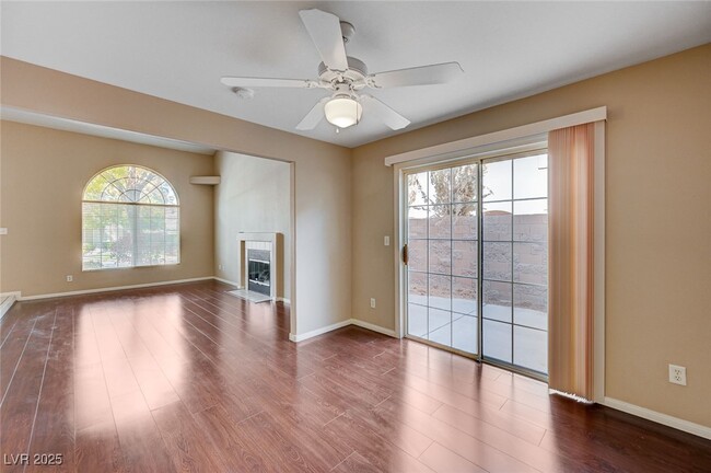 10158 Quaint Tree St in Las Vegas, NV - Foto de edificio - Building Photo