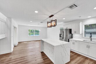 4110 NW 10th St in Delray Beach, FL - Building Photo - Building Photo