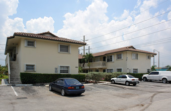 890 NW 39th St in Oakland Park, FL - Building Photo - Building Photo