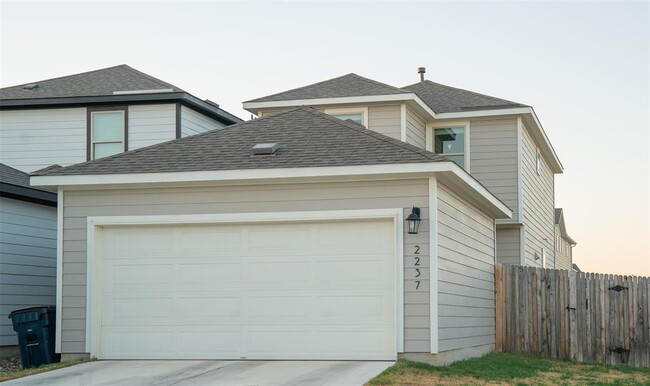 2237 Arendale Dr in Leander, TX - Foto de edificio - Building Photo