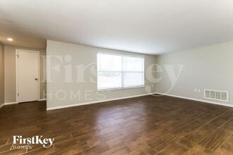 11240 Nome Ave in Port Richey, FL - Foto de edificio - Building Photo