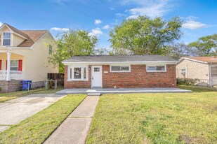 2708 Ash St in Portsmouth, VA - Building Photo