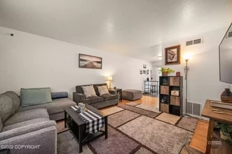 301 N Spruce Dr, Unit 3 in Wasilla, AK - Foto de edificio - Building Photo