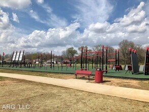 231 N Broadway Dr in Farmington, AR - Foto de edificio - Building Photo