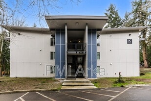 14404 NE 31st St in Bellevue, WA - Building Photo