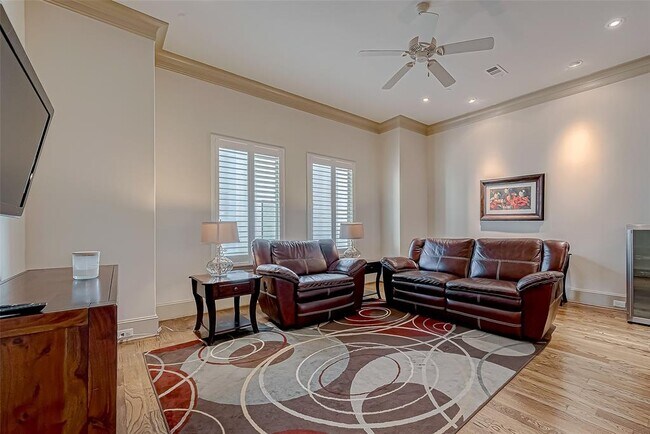 311 Calle Sevilla Pl in Houston, TX - Building Photo - Building Photo