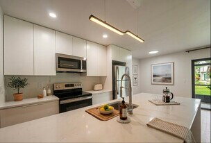 11525 8th Way N, Unit Apt 507 in St. Petersburg, FL - Building Photo