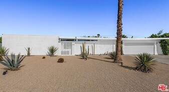 2326 E Finley Rd in Palm Springs, CA - Building Photo