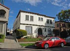 438 N Curson Ave in Los Angeles, CA - Building Photo
