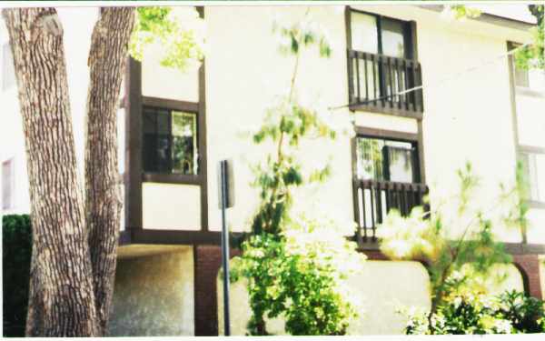 626 E Chestnut St in Glendale, CA - Foto de edificio