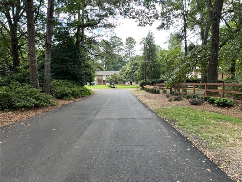4079 Pine Valley Rd in Tucker, GA - Building Photo