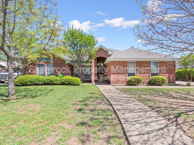 property at 912 Pawnee Trail