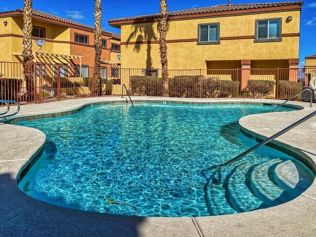 4915 E Russell Rd in Las Vegas, NV - Building Photo - Building Photo