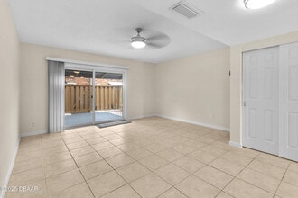 2200 S Palmetto Ave in South Daytona, FL - Building Photo - Building Photo
