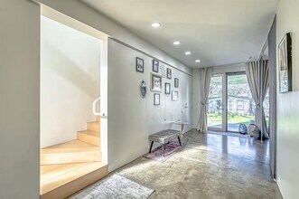 208 Lessin Ln in Austin, TX - Building Photo - Building Photo