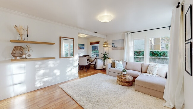 property at 904 Victoria Ave