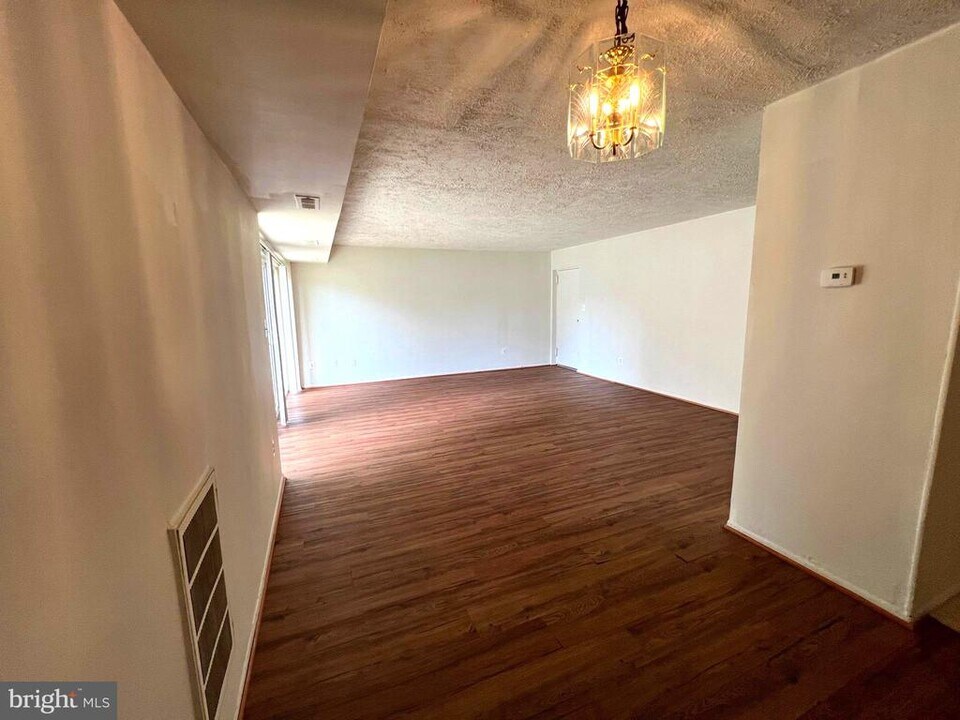 7613 Fontainebleau Dr in New Carrollton, MD - Building Photo