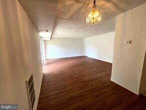 7613 Fontainebleau Dr in New Carrollton, MD - Building Photo - Building Photo