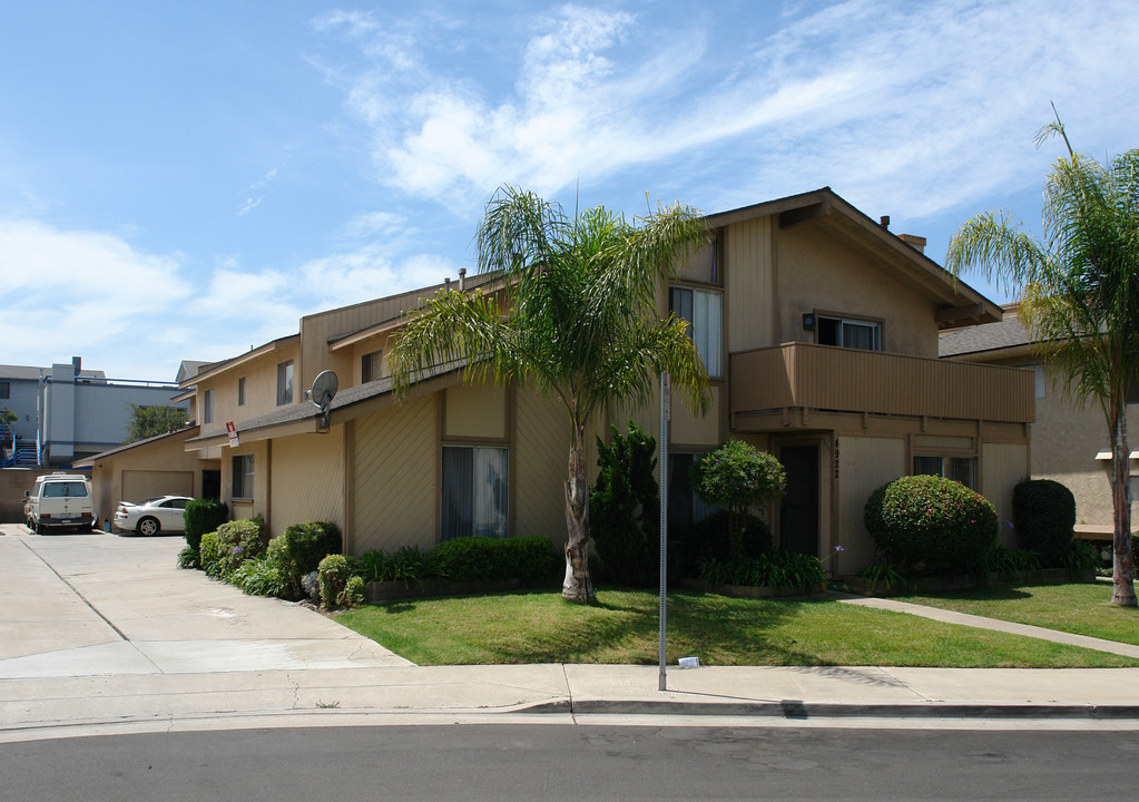 4922 Charlene Cir in Huntington Beach, CA - Building Photo