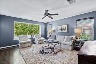 2010 Elmwood Blvd in Dallas, TX - Building Photo - Building Photo