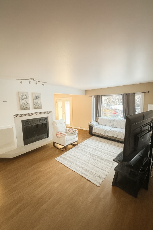 1911 Congress Cir in Anchorage, AK - Foto de edificio - Building Photo