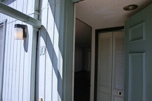 10 NE D St in Grants Pass, OR - Building Photo