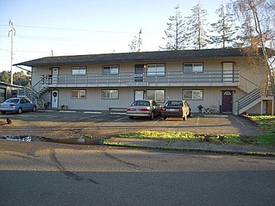 1160 Ivy Ave in Reedsport, OR - Building Photo