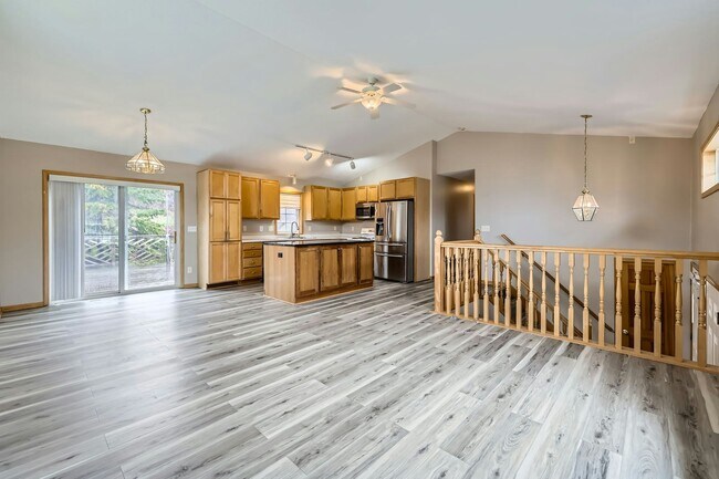 12740 Eveleth Path in Apple Valley, MN - Building Photo - Building Photo