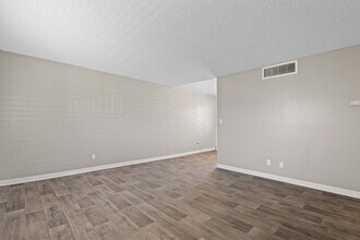 Zona Village in Tucson, AZ - Building Photo - Building Photo