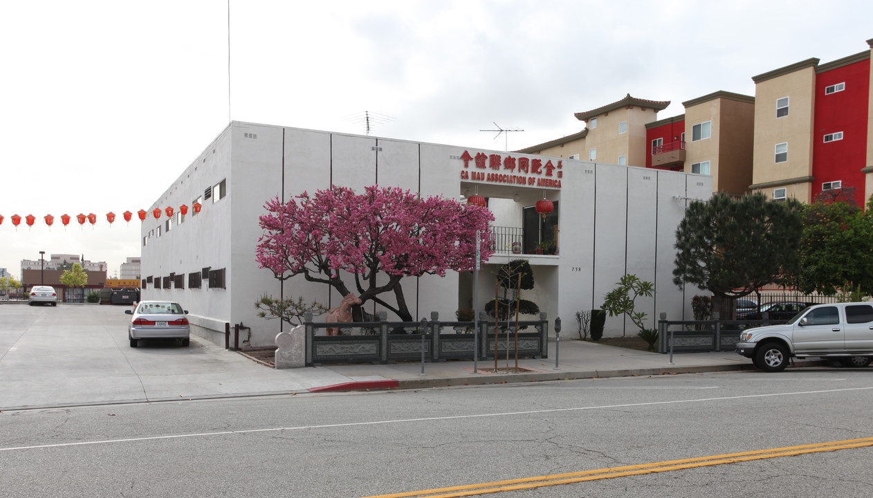 738-740 Yale St in Los Angeles, CA - Building Photo