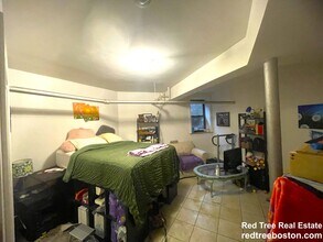 35 Cummings Rd, Unit B in Boston, MA - Foto de edificio - Building Photo