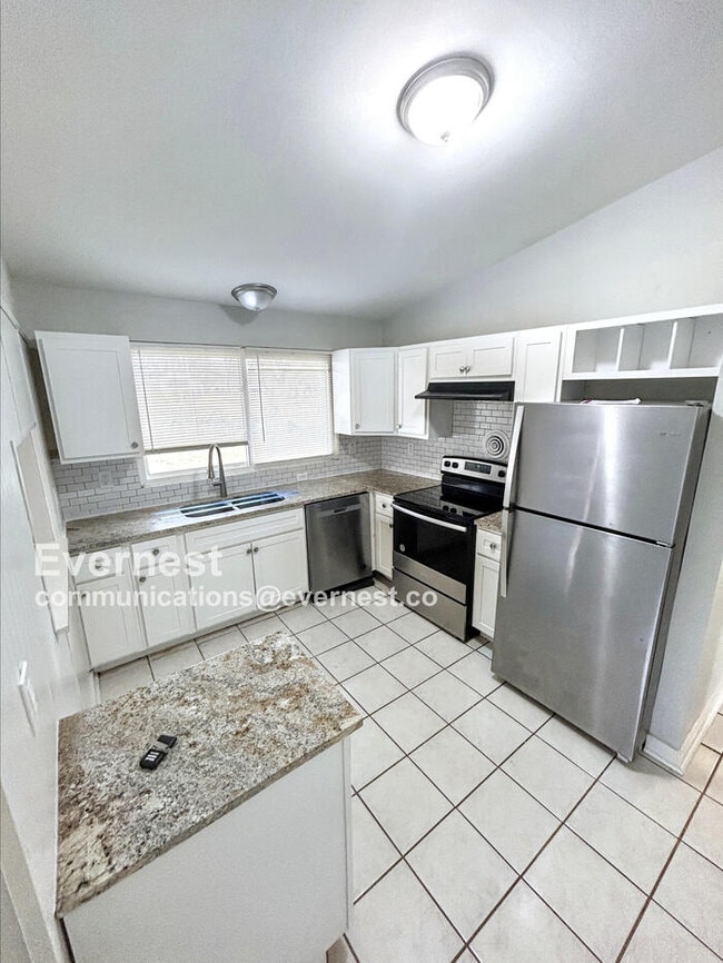 1610 Gallant Fox Dr in Florissant, MO - Building Photo - Building Photo