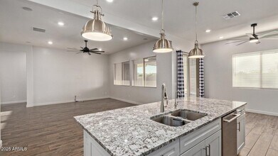 7234 S 28th Ln in Phoenix, AZ - Building Photo - Building Photo