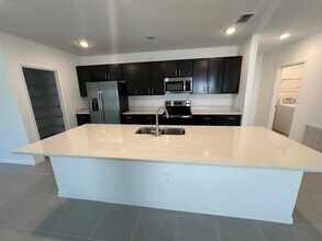 255 Amber Way in Kissimmee, FL - Foto de edificio - Building Photo
