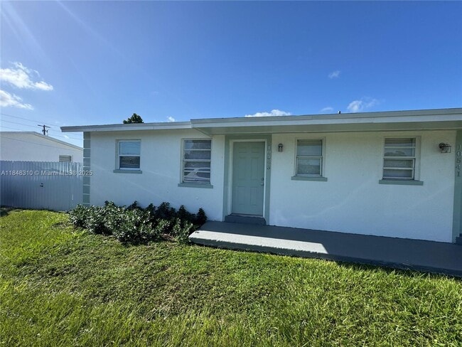 10541 SW 184th St in Cutler Bay, FL - Building Photo - Building Photo
