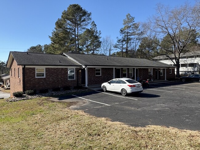 517 Old Central Rd in Clemson, SC - Foto de edificio - Building Photo