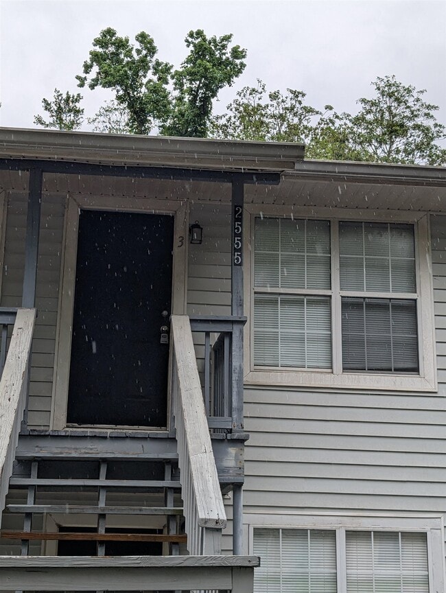 property at 2555 Chateau Ln