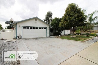 966 Partridge Dr in Redding, CA - Building Photo - Building Photo