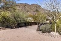 7423 N 62nd St in Paradise Valley, AZ - Foto de edificio - Building Photo