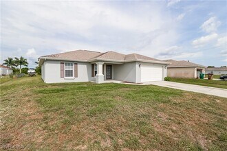 2213 NE 7th Ave in Cape Coral, FL - Building Photo - Building Photo