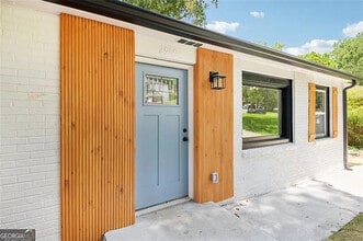 Room in House on Diana Dr SW in Atlanta, GA - Foto de edificio - Building Photo