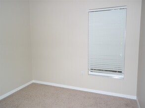 138 Pine Isle Dr in Sanford, FL - Foto de edificio - Building Photo