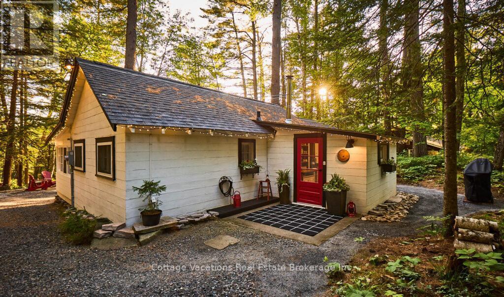 102 Deer Lake Rd in Huntsville, ON - Building Photo