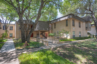 4320 Bellaire Dr S, Unit #135W in Fort Worth, TX - Foto de edificio - Building Photo