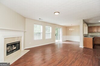 9494 Lakeview Rd in Union City, GA - Building Photo - Building Photo