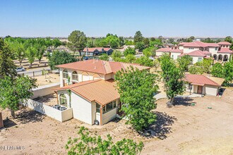 137 Lanell Dr in Canutillo, TX - Building Photo - Building Photo